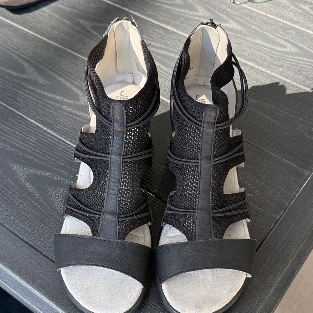 JBU Memory foam shoe by Jambu.